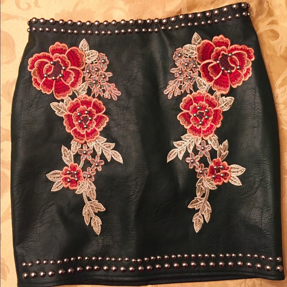 Romeo + Juliet Studded Floral Mini Skirt